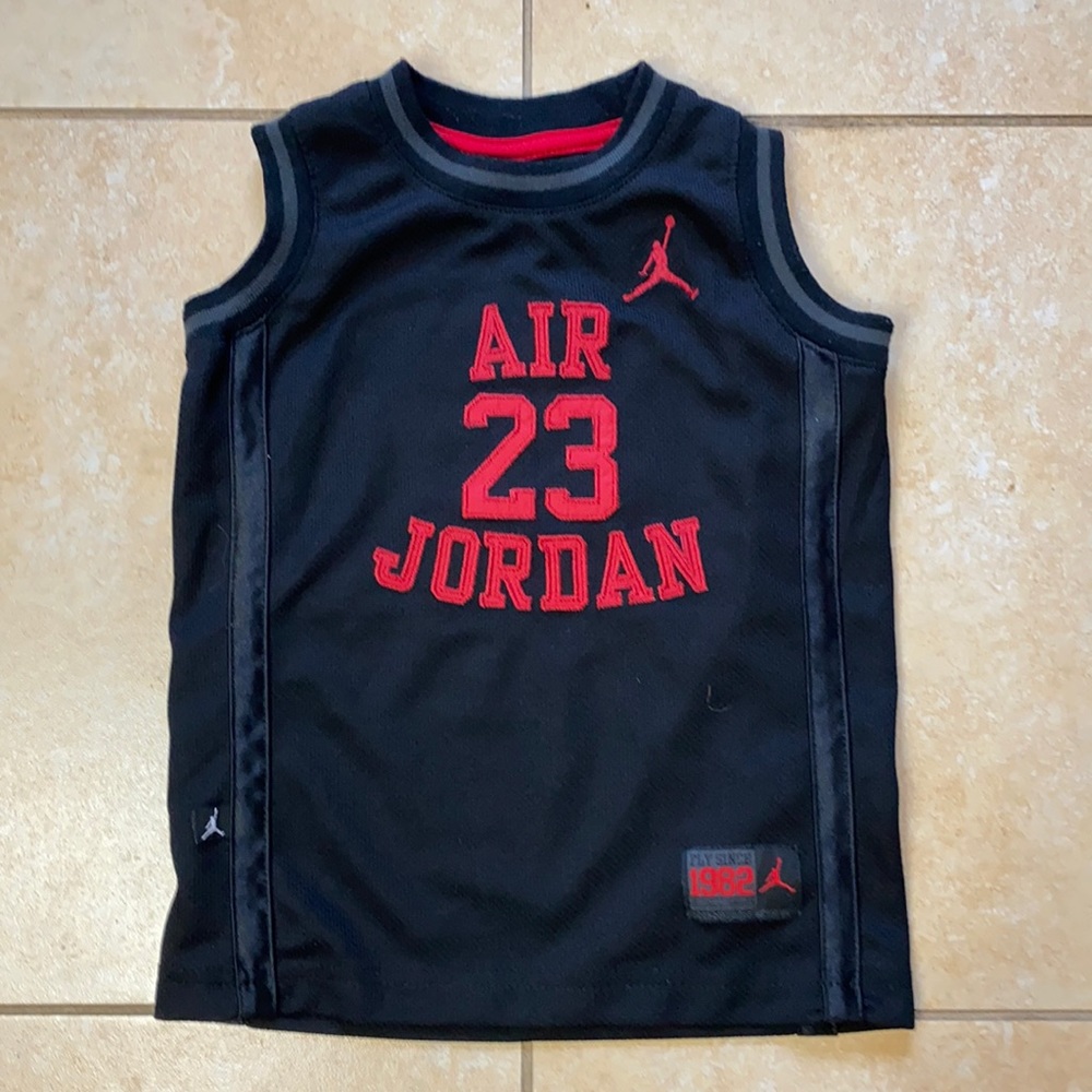 Air Jordan  boys tank top size 4